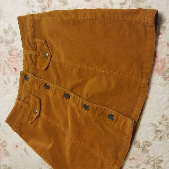 Forever 21 mustard corduroy skirt - Picture 3 of 8